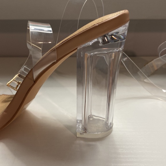 High Heels - Picture 4 of 4